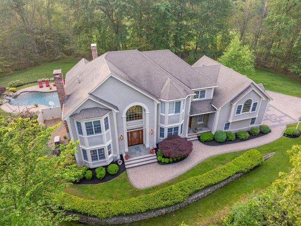 29 Hoveys Pond Dr, Boxford MA 01921