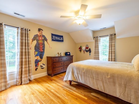 29 Hoveys Pond Dr, Boxford MA 01921