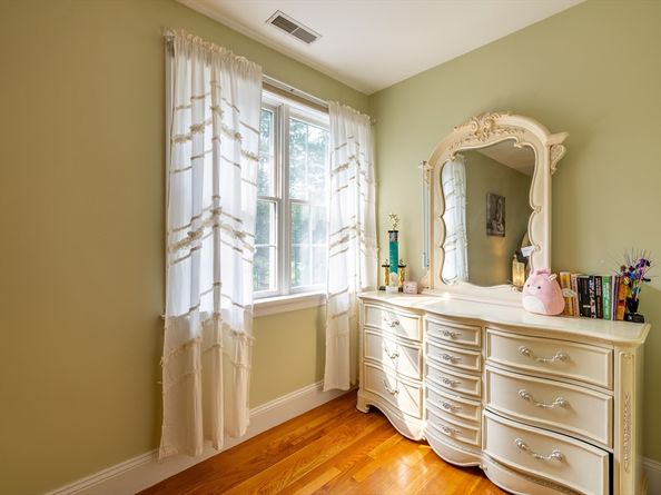 29 Hoveys Pond Dr, Boxford MA 01921