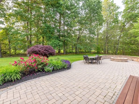 29 Hoveys Pond Dr, Boxford MA 01921