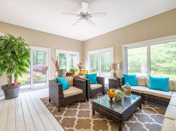 29 Hoveys Pond Dr, Boxford MA 01921
