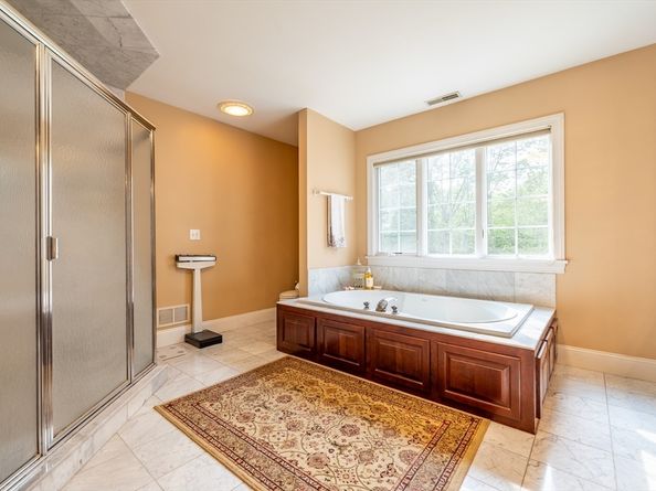 29 Hoveys Pond Dr, Boxford MA 01921