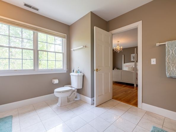 29 Hoveys Pond Dr, Boxford MA 01921