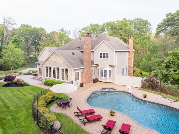 29 Hoveys Pond Dr, Boxford MA 01921