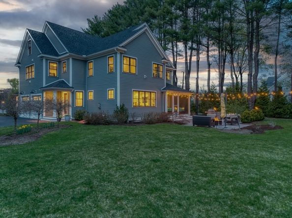 186 Concord Rd, Bedford MA 01730