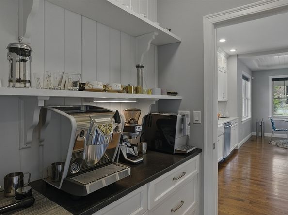 186 Concord Rd, Bedford MA 01730