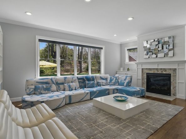 186 Concord Rd, Bedford MA 01730