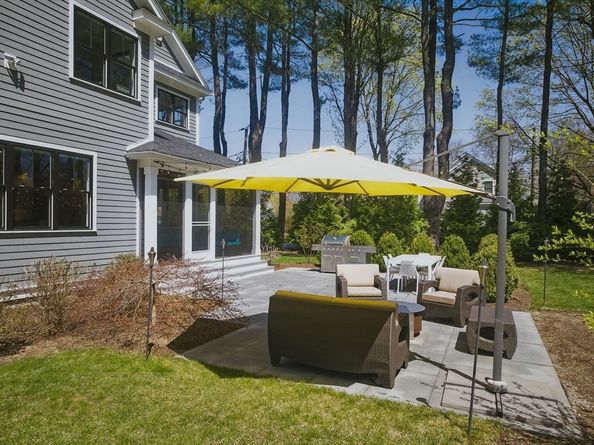 186 Concord Rd, Bedford MA 01730