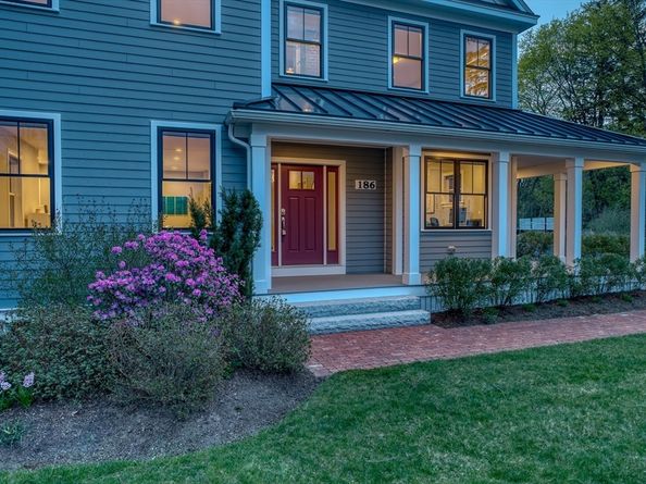 186 Concord Rd, Bedford MA 01730