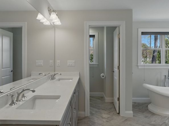 186 Concord Rd, Bedford MA 01730