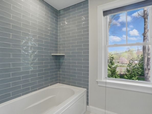 186 Concord Rd, Bedford MA 01730
