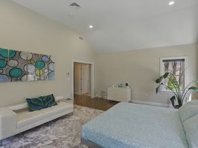 186 Concord Rd, Bedford MA 01730