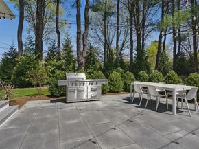 186 Concord Rd, Bedford MA 01730