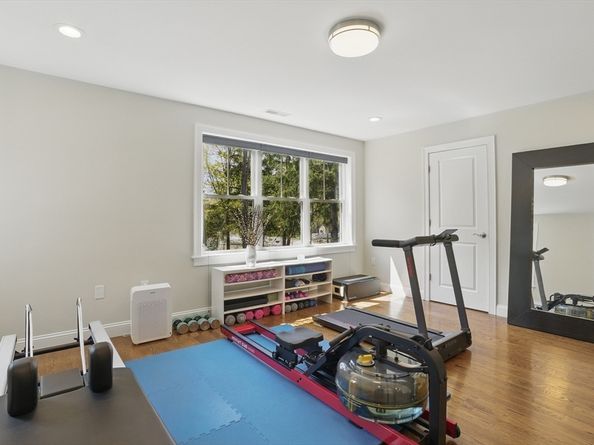 186 Concord Rd, Bedford MA 01730