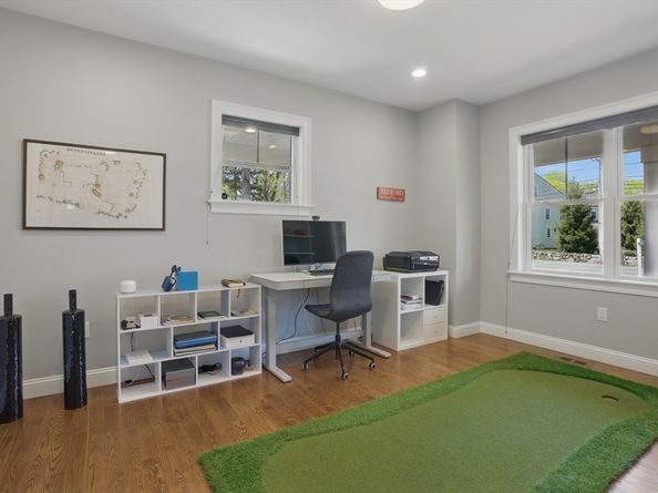186 Concord Rd, Bedford MA 01730