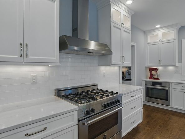 186 Concord Rd, Bedford MA 01730