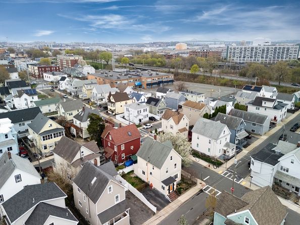 33 Montrose St, Everett MA 02149