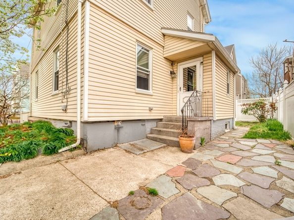 33 Montrose St, Everett MA 02149