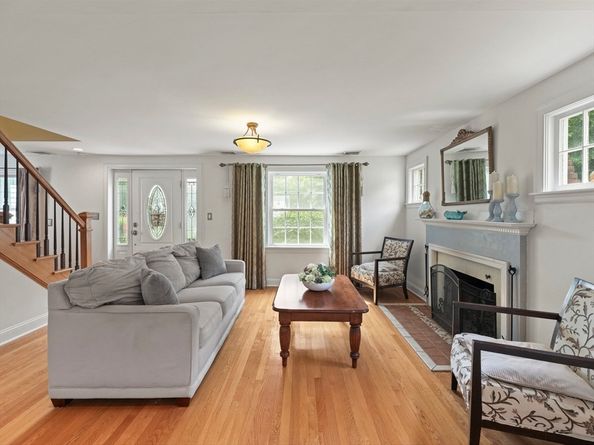 38 Edward Ave, Lynnfield MA 01940
