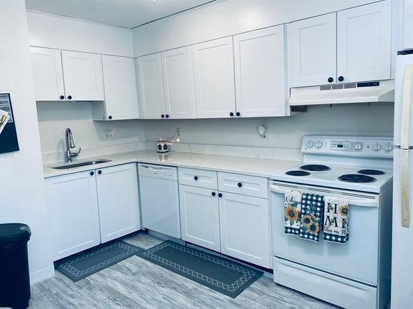 17 Chapel Hill Dr 3, Plymouth MA 02360