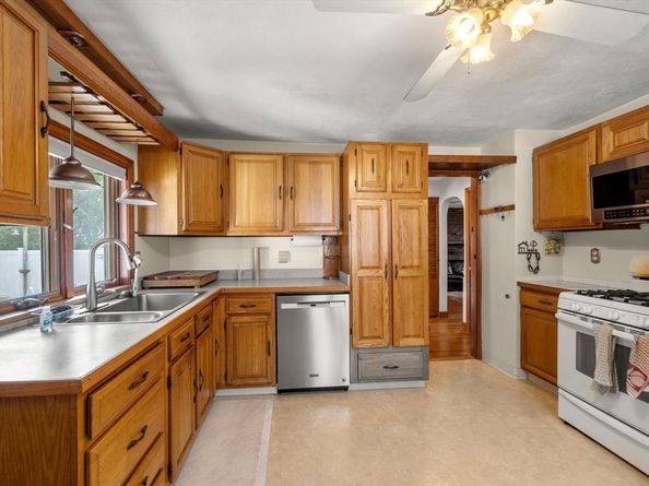37 Arbor St, Lynn MA 01902