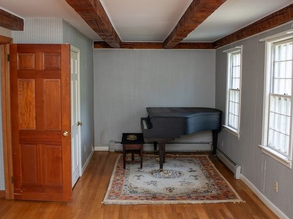 562 North Ave, Rochester MA 02770