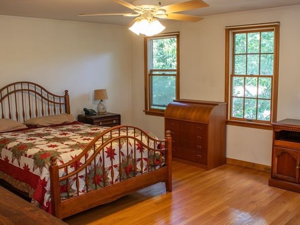 562 North Ave, Rochester MA 02770