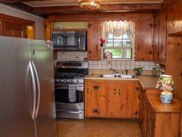 562 North Ave, Rochester MA 02770