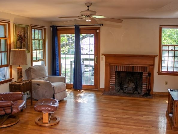 562 North Ave, Rochester MA 02770