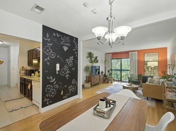 123 Elm St