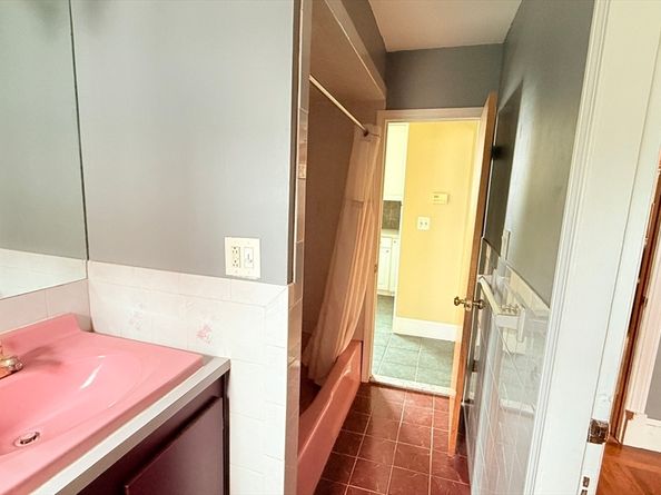 563- Lynn St-, Malden MA 02148