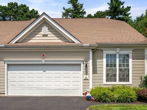 26 Stonebridge Dr 26, Hanson MA 02341