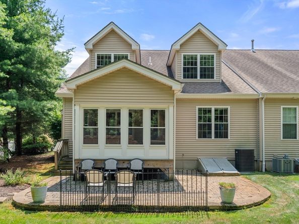 26 Stonebridge Dr 26, Hanson MA 02341