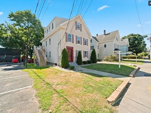 2 Clifford St, Middleboro MA 02346