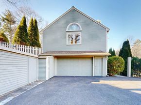 14 Baltzer Dr, Pembroke MA 02359
