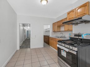 884 Huntington Ave, Boston MA 02115