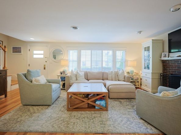 26B Pleasant St B, Wellesley MA 02482