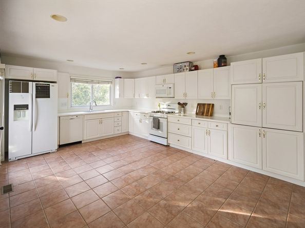 73 Half Crown Cir 73, Ashland MA 01721