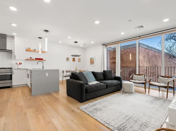 3171 Washington St 204, Boston MA 02130