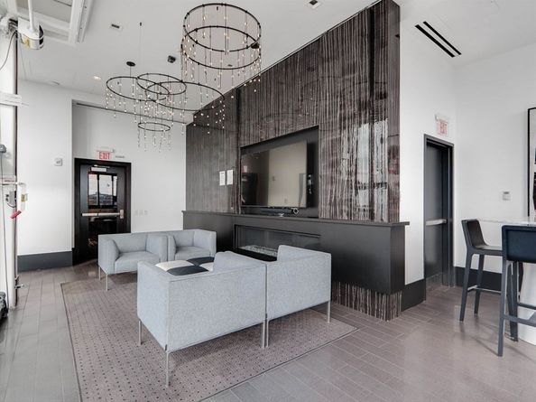 40 Traveler St 303, Boston MA 02118