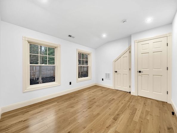 25 Shaw Rd, Wellesley MA 02481