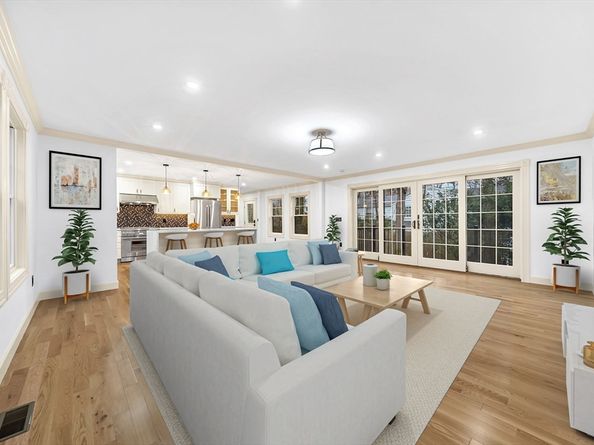 25 Shaw Rd, Wellesley MA 02481