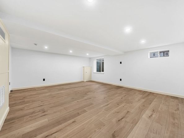 25 Shaw Rd, Wellesley MA 02481