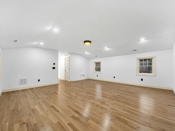 25 Shaw Rd, Wellesley MA 02481