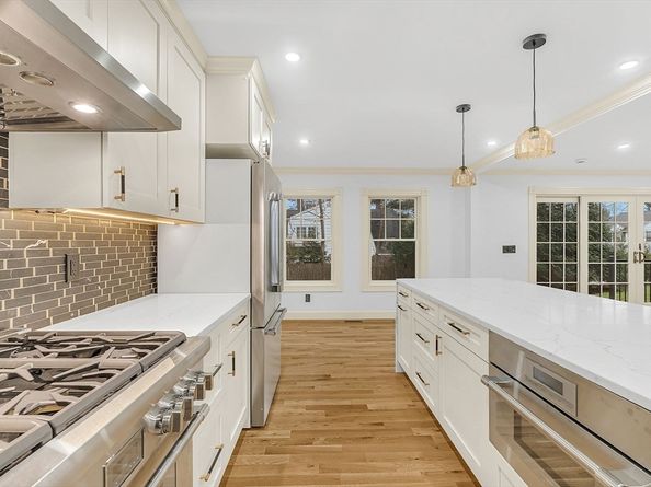 25 Shaw Rd, Wellesley MA 02481