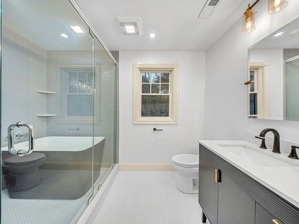 25 Shaw Rd, Wellesley MA 02481