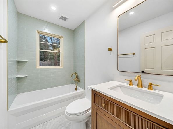 25 Shaw Rd, Wellesley MA 02481