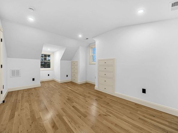 25 Shaw Rd, Wellesley MA 02481