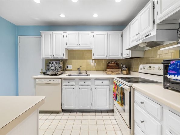 55 Staffordshire Ln B, Concord MA 01742