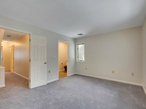 801 Sherwood Forest Ln 801, Saugus MA 01906
